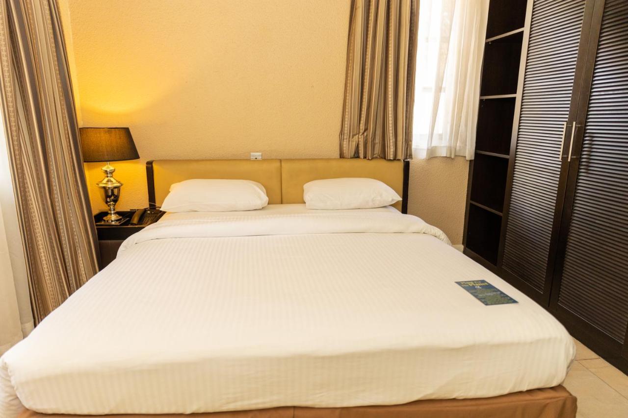 Lancaster Accra Hotel Exterior photo