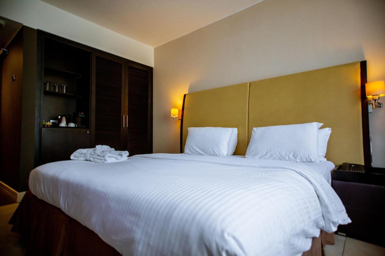 Lancaster Accra Hotel Exterior photo